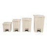 Contenedor con pedal beige de 68 L Rubbermaid Step-On: Calidad y practicidad