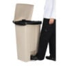 Contenedor con Pedal Beige 87L Rubbermaid Step-On: Durabilidad y Higiene