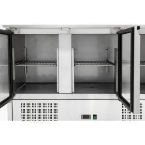 Saladette Compacta 3 Puertas Dynasteel - Practicidad y rendimiento para una experiencia culinaria óptima