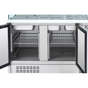 Vitrina refrigerada para ensaladas 4 GN 1/1 - 3 puertas Dynasteel: Almacenamiento óptimo para profesionales.