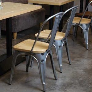 Sillas de Acero con Asiento de Madera - Lote de 4 - Bolero