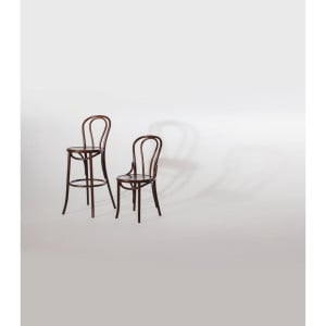 Sillas Bistró Madera Curvada Acabado Nogal. Encanto y Comodidad para Su Restaurante.