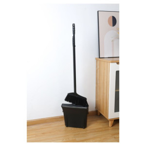 Escoba con Recogedor Negro Dynasteel - Para una higiene impecable en su restaurante
