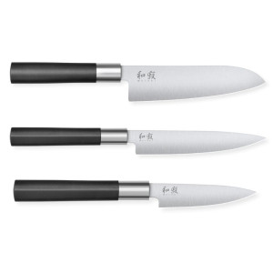 Set de 3 Couteaux Wasabi Black - Office Universel et Santoku de KAI : qualité, performance et précision en cuisine.